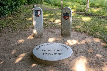 Geographischer Mittelpunkt Schleswig-Holsteins in Nortorf