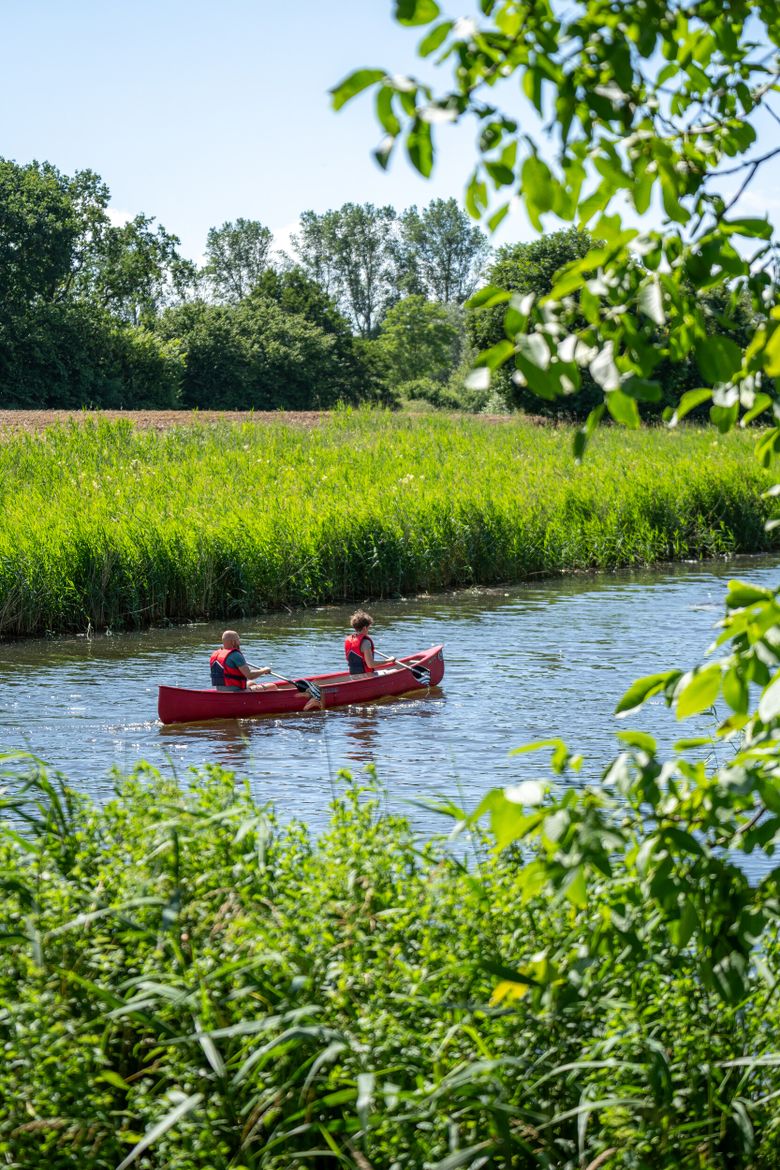 Kanufahren in Holstein an einem schönen Sommertag.