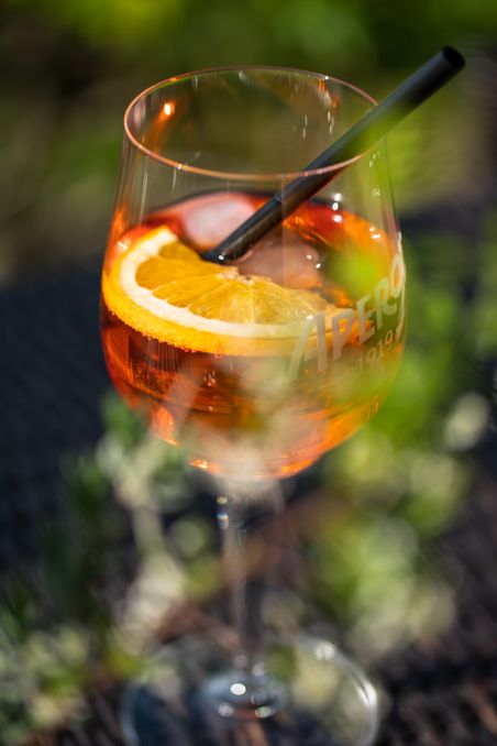 Nahaufnahme von einem Aperol Spritz.